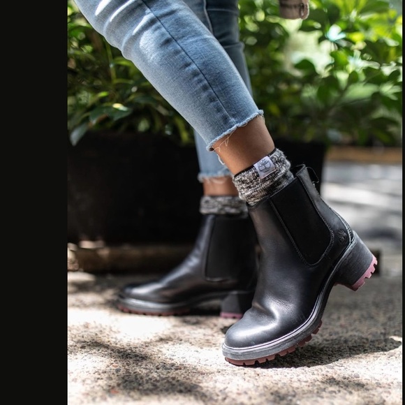 Timberland Shoes - Timberland Kori Park Chelsea boots black leather block heel and red sole Sz 9.5